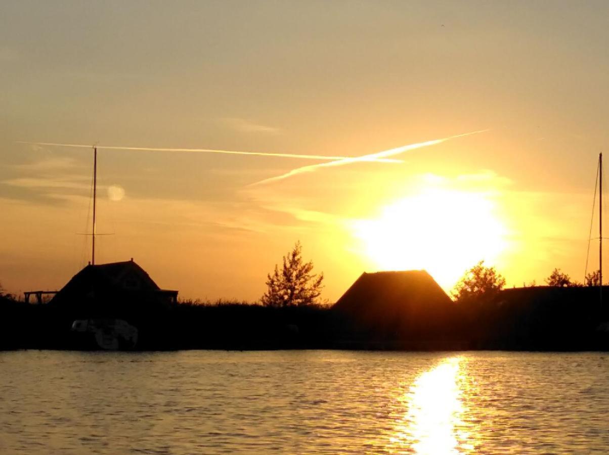 Pfahlbau Sunset I Toplage Elektroboot Inklusive Rust Exterior photo
